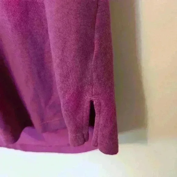 Athleta lightweight V-neck T-shirt magenta, XS - Picture 4 of 4